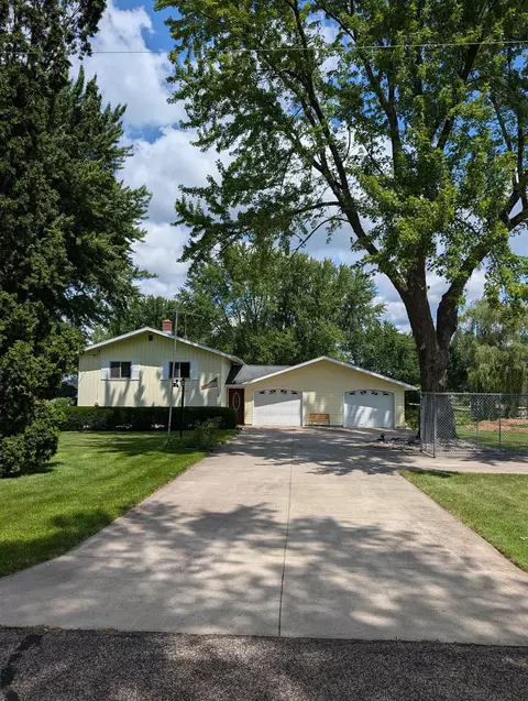 n185 Arrowhead Road, Fremont, WI 54940