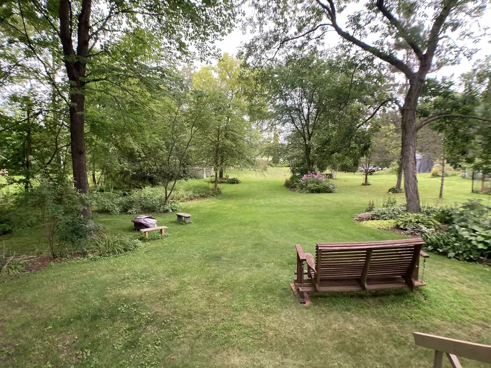 Exterior - 811 Oak St, Shawano, WI 54166 photo 4 of 7