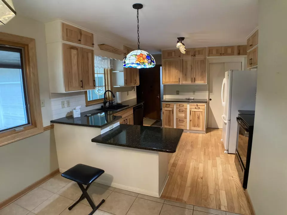 Kitchen - 811 Oak St, Shawano, WI 54166 photo 2 of 2