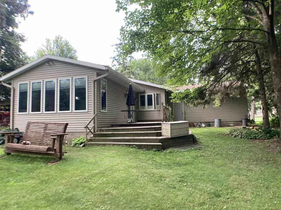 Exterior - 811 Oak St, Shawano, WI 54166 photo 2 of 7