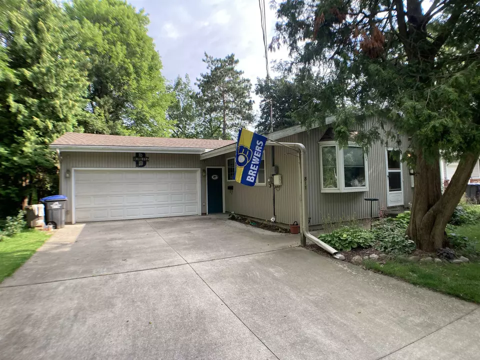 Exterior - 811 Oak St, Shawano, WI 54166 photo 1 of 7