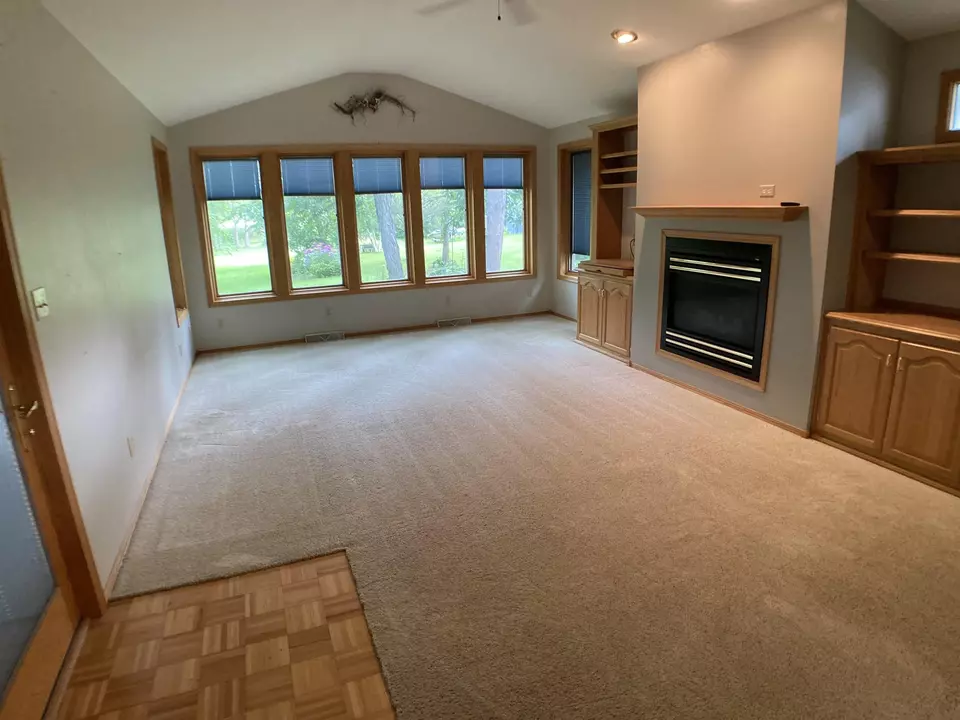 Living - 811 Oak St, Shawano, WI 54166 photo 4 of 5