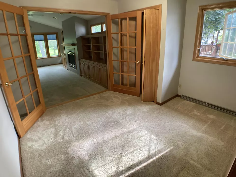 Living - 811 Oak St, Shawano, WI 54166 photo 5 of 5