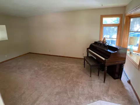 Living - 811 Oak St, Shawano, WI 54166 photo 1 of 5