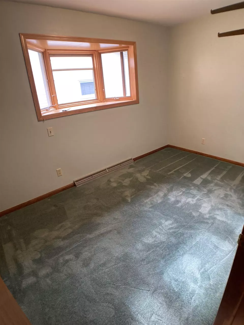 Bedroom - 811 Oak St, Shawano, WI 54166 photo 2 of 3
