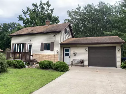 1104 Waukechon St, Shawano, WI 54166