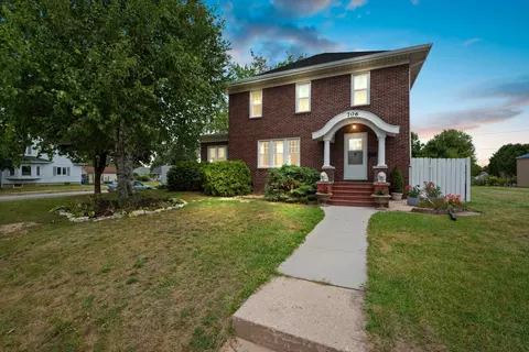 706 1st St, Kewaunee, WI 54216