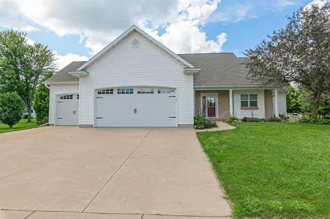 Exterior - 4211 N Windcross Dr, Appleton, WI 54913 photo 14 of 15