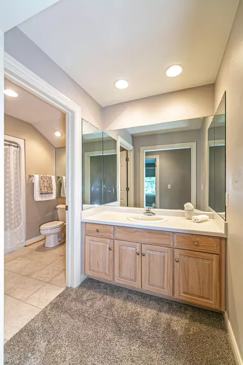 Bath - 4211 N Windcross Dr, Appleton, WI 54913 photo 10 of 12