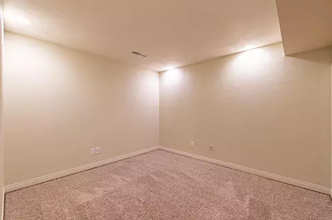Bedroom - 4211 N Windcross Dr, Appleton, WI 54913 photo 10 of 10
