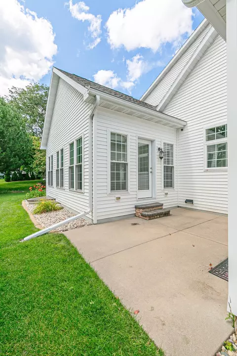 Exterior - 4211 N Windcross Dr, Appleton, WI 54913 photo 9 of 15