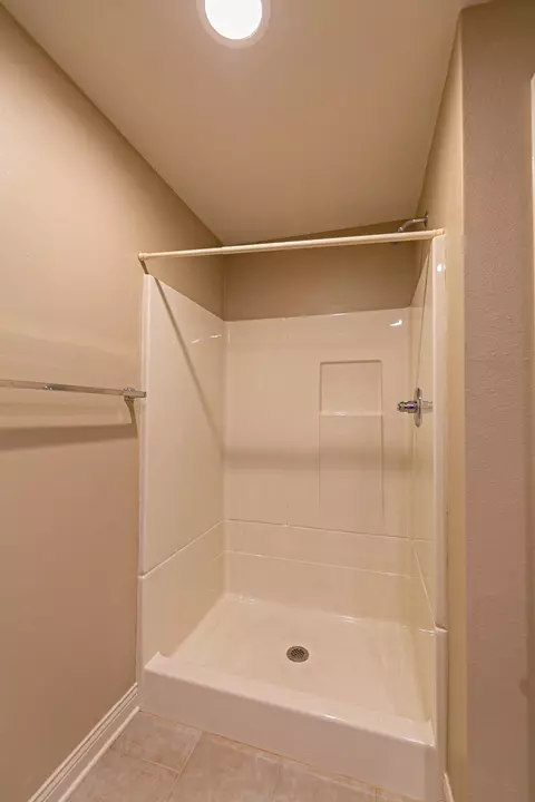 Bath - 4211 N Windcross Dr, Appleton, WI 54913 photo 12 of 12