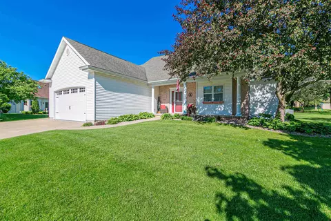 Exterior - 4211 N Windcross Dr, Appleton, WI 54913 photo 2 of 15