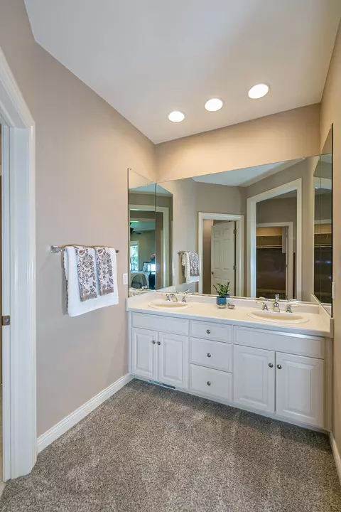 Bath - 4211 N Windcross Dr, Appleton, WI 54913 photo 1 of 12