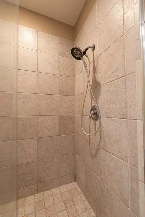 Bath - 4211 N Windcross Dr, Appleton, WI 54913 photo 5 of 12