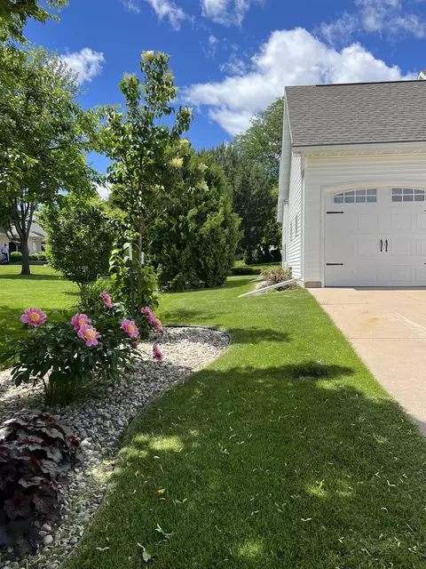 Exterior - 4211 N Windcross Dr, Appleton, WI 54913 photo 12 of 15