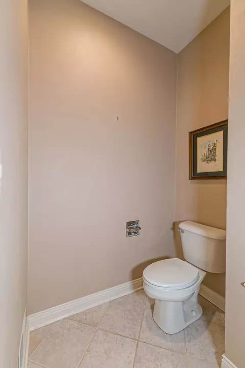 Bath - 4211 N Windcross Dr, Appleton, WI 54913 photo 6 of 12