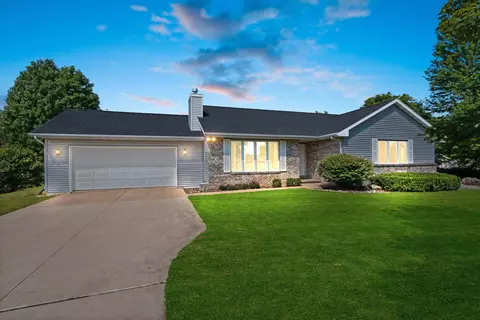 5069 Meadowview Ln, Oconto Falls, WI 54154