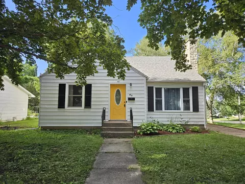 47 E 1st St, Clintonville, WI 54929