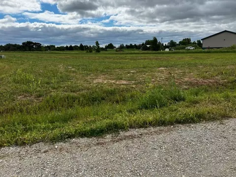 oak creek court, Kaukauna, WI 54130