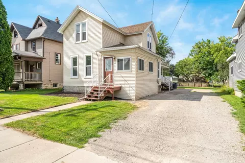 44 W 15th Ave, Oshkosh, WI 54902