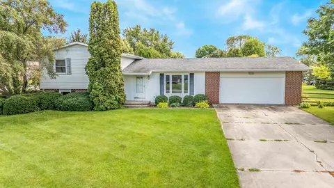 5161 Island Rd, Butte Des Morts, WI 54927