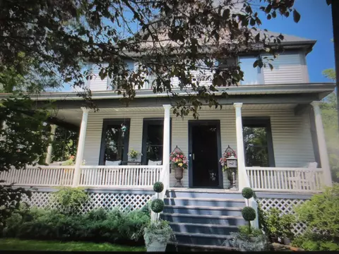 1203 N Superior St, Appleton, WI 54911