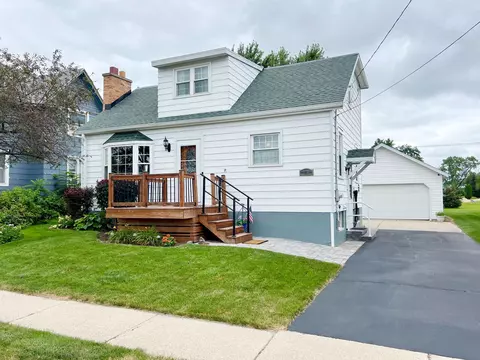 118 Park St, Theresa, WI 53091