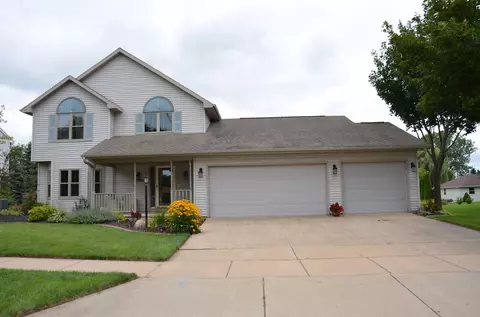 1909 Hulke Dr, Appleton, WI 54915