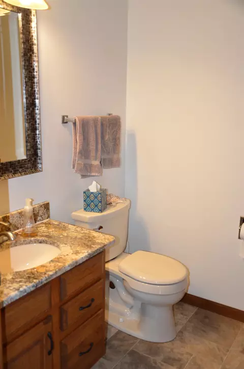 Bath - 1909 Hulke Dr, Appleton, WI 54915 photo 2 of 6