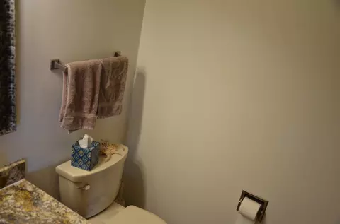 Bath - 1909 Hulke Dr, Appleton, WI 54915 photo 1 of 6