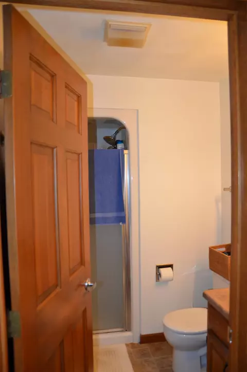 Bath - 1909 Hulke Dr, Appleton, WI 54915 photo 5 of 6
