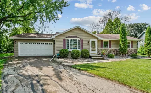 1108 Lawndale Ct, Menasha, WI 54952