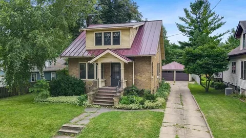 327 W 17th Ave, Oshkosh, WI 54902