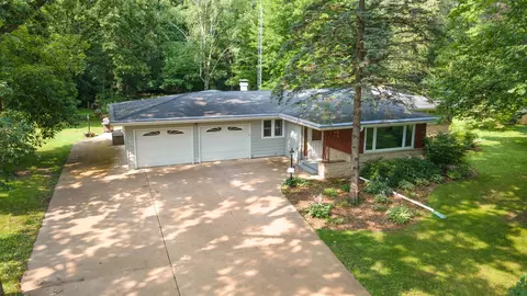 2932 Witzel Ave, Oshkosh, WI 54904