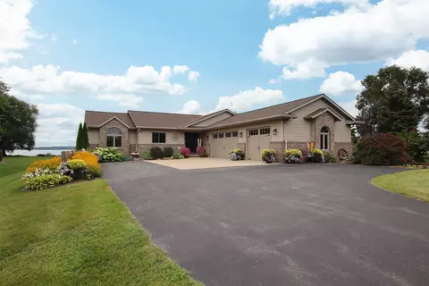 n8013 Lakeshore Drive, Fond Du Lac, WI 54937