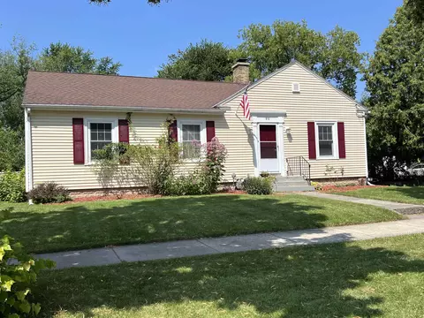 910 S Irwin Ave, Green Bay, WI 54301