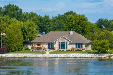 1841 Memorial Dr, Sturgeon Bay, WI 54235