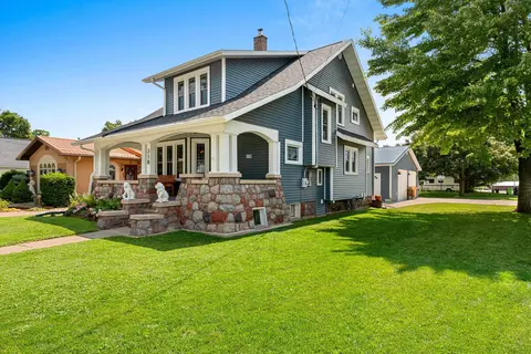 318 W Ganschow St, Bonduel, WI 54107