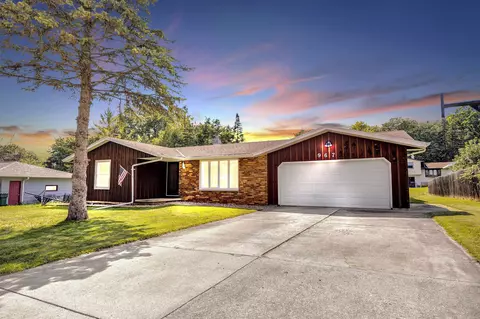 967 Hillcrest Hts, Green Bay, WI 54313