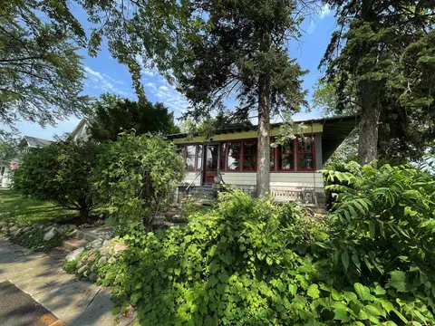 300 W 6th St, Kaukauna, WI 54130