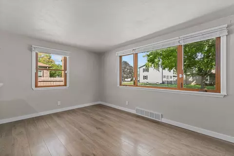 Living - 509 E Coolidge Ave, Appleton, WI 54915 photo 2 of 3