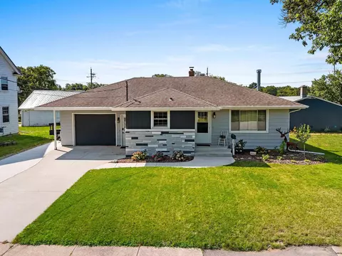 105 W 9th St, Kaukauna, WI 54130