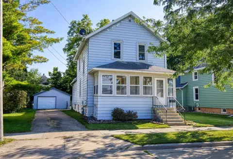 1015 School Ave, Oshkosh, WI 54901