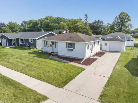 1101 Rockdale St, Green Bay, WI 54304