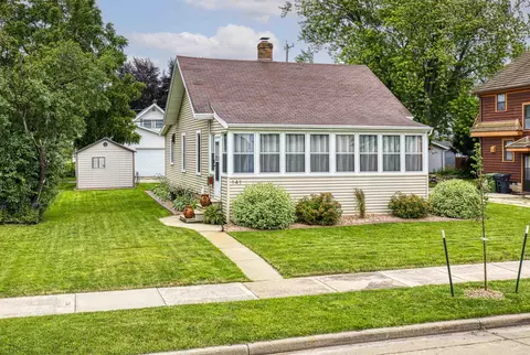 141 N James St, Kimberly, WI 54136