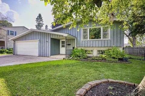 1815 S Mohawk Dr, Appleton, WI 54914 photo 2