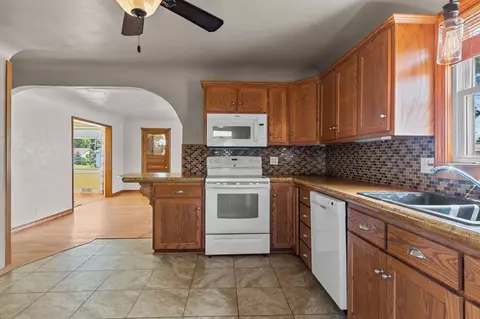 Kitchen - 1401 N Bennett St, Appleton, WI 54911 photo 1 of 2