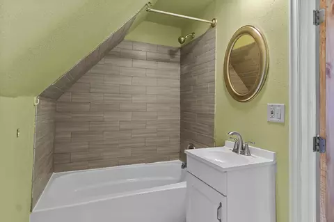 Bath - 1401 N Bennett St, Appleton, WI 54911 photo 1 of 2