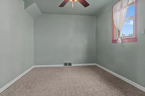 Bedroom - 1401 N Bennett St, Appleton, WI 54911 photo 3 of 3